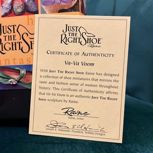 Just The Right Shoe Figurine Va Va Voom w/Box and Certificate of Authenticity - Picture 5 of 11